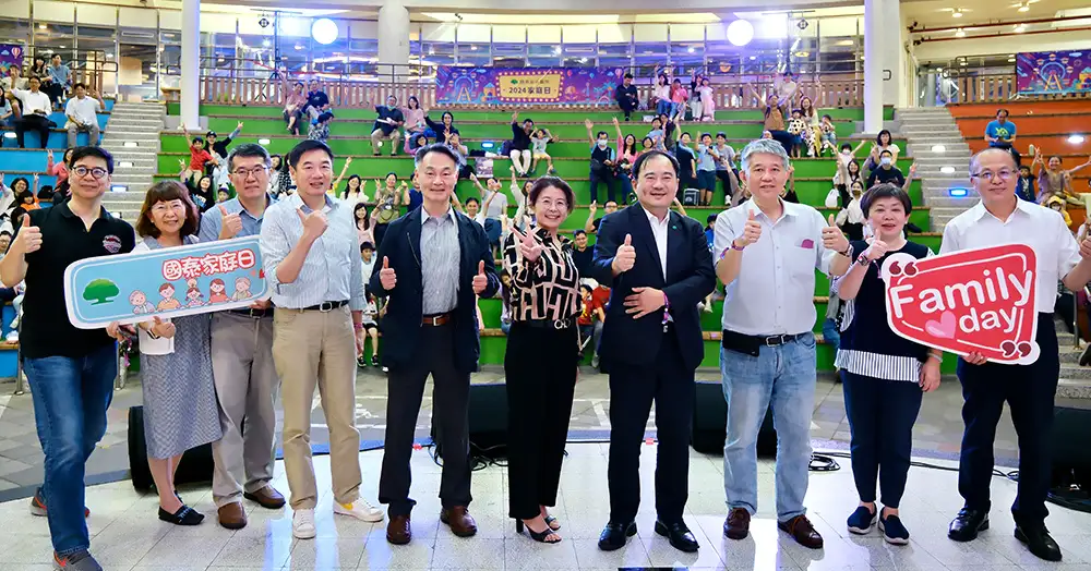 國泰綜合醫院包場兒童新樂園,舉辦家庭日活動,員工與眷屬在現場同樂。 國泰綜合醫院包場兒童新樂園,舉辦家庭日活動,員工與眷屬在現場同樂。